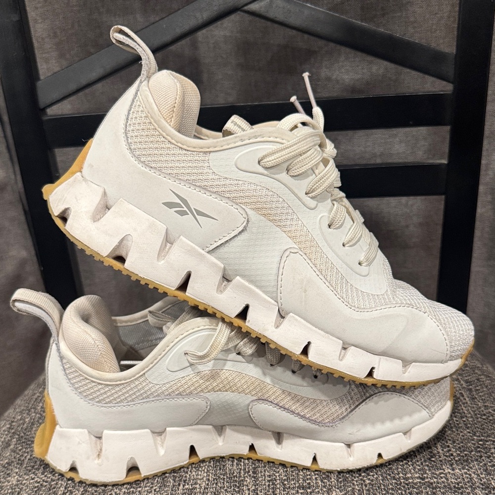 Reebok Women's Cream and White Sneakers Size 8